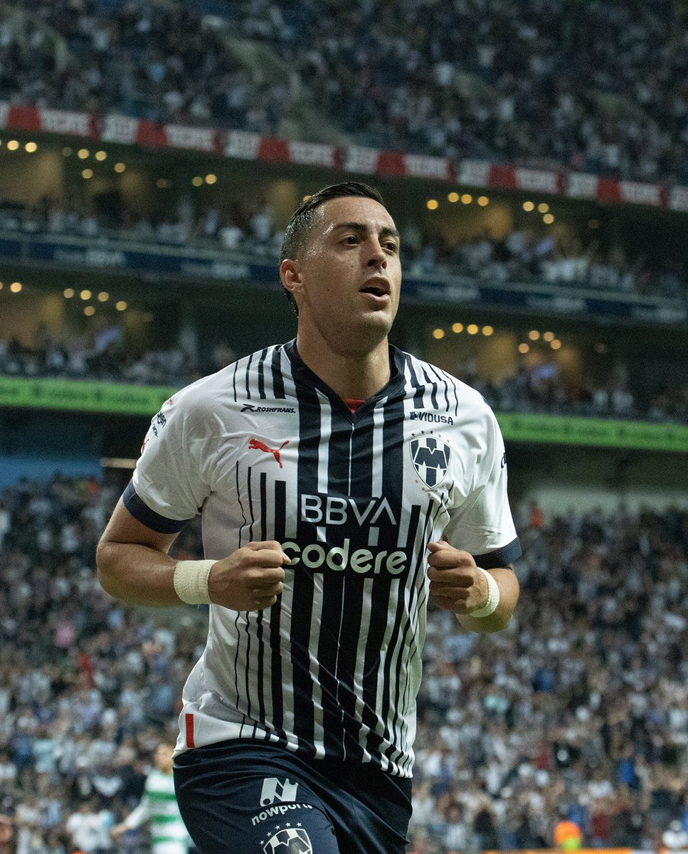 DeportesMexa's tweet photo. Lamentable lo de Rogelio Funes Mori marca un golazo y después lo expulsan por reclamarle al árbitro #LigaBBVAMX https://t.co/JgEqZjHlPz