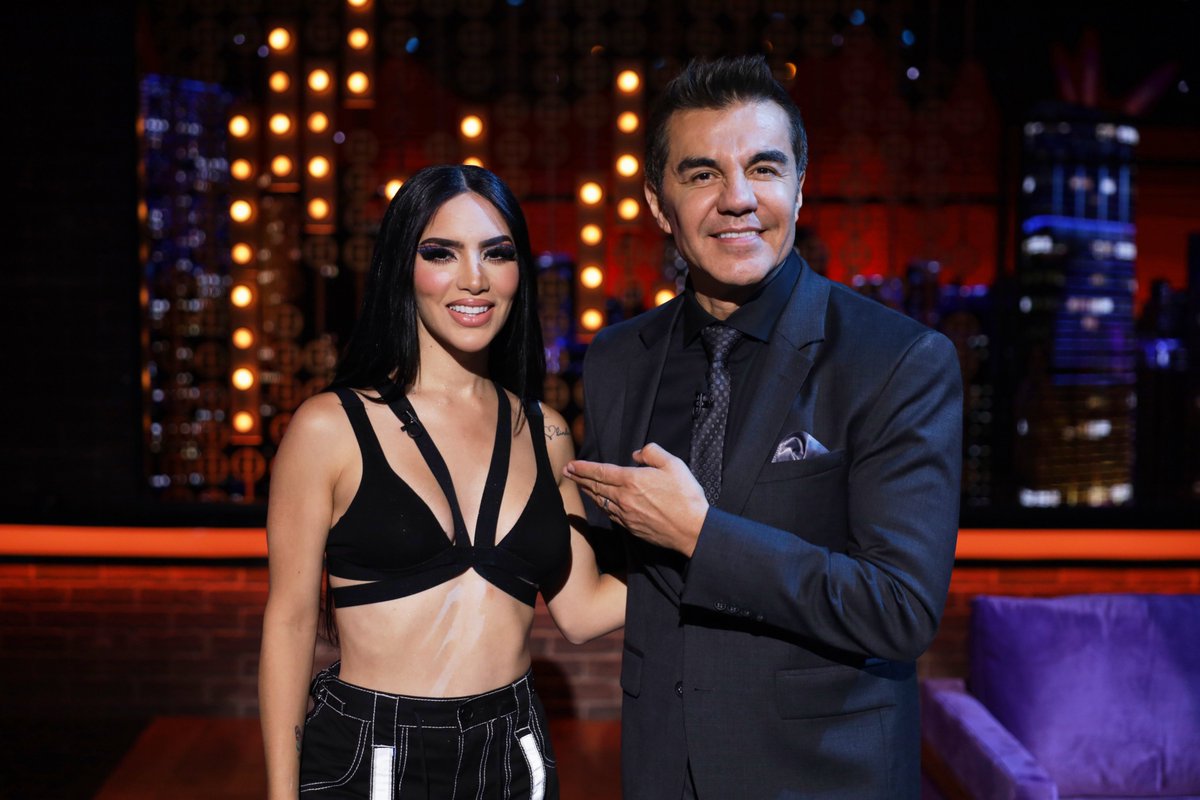 ¡Amigos de Estados Unidos, ya comenzó #DeNochePeroSinSueño con nuestra súper invitada, <a href="/KimberlyLoaiza_/">Kimberly Loaiza 🇲🇽</a> ! 🔥😎🇺🇸