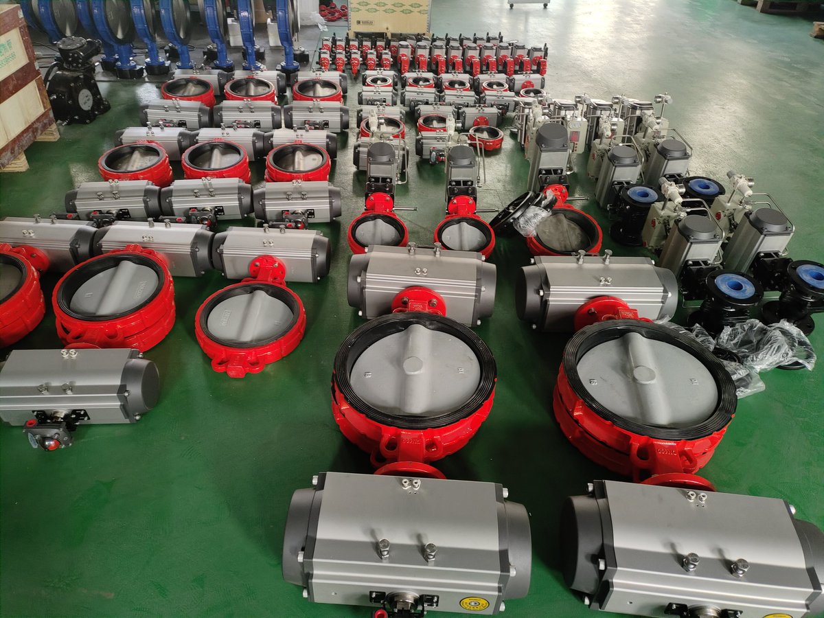 XianlinHu's tweet image. The edge of the valve plate is processed into a spherical surface, after polishing, the entire surface of the valve plate is covered with nylon, and the sealing surface has good wear resistance (nylon wear resistance is seven times that of copper)