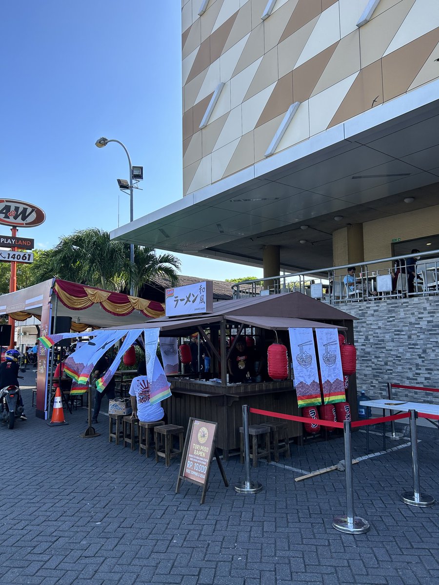 ciaseedsea's tweet photo. aaa kemana aja baru tau di Manado udah ada Yatai Indomie. Harus bgt nyobain sih ntar https://t.co/C10NiDtF5i