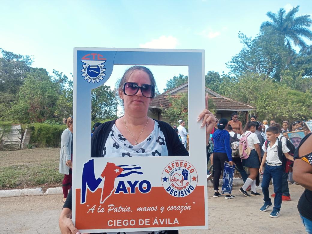 Yolanda10422612's tweet photo. #PrimeroDeMayo A la Patria: Manos y 💓. @CalderonPineiro @AleidaS78576640 @DamaraPrezGmez1 @DiazCanelB @GHNordelo5 https://t.co/b3HvvspPMy