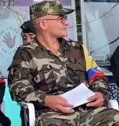 HELIODOPTERO's tweet image. Iván Duque se robó $3.000 para “matar” al delincuente Iván Mordisco, que siguen vivo. El verdadero Iván Mordisco es el ladrón Duque. 
Y ese no es el único ni el más grande mordisco que dio a erario. No es causalidad que hoy sea uno de los colombianos más ricos.