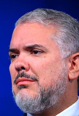 HELIODOPTERO's tweet image. Iván Duque se robó $3.000 para “matar” al delincuente Iván Mordisco, que siguen vivo. El verdadero Iván Mordisco es el ladrón Duque. 
Y ese no es el único ni el más grande mordisco que dio a erario. No es causalidad que hoy sea uno de los colombianos más ricos.