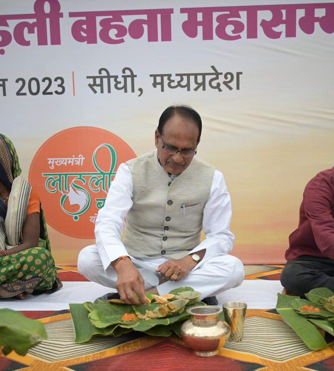 #मामा जी सालों साल गुजर गए निवेदन पर निवेदन करते हुऐ, 18 अप्रैल से दुःखी मन से हड़ताल पर जा रहे #NHM संविदा कर्मचारियों को आपके द्वारा बनाई गई 5जून2018 की #संविदा_नीति का लाभ देकर आप  हड़ताल से रोक सकते हैं,देने वाला ही महान होता है 
#शोषित_एनएचएम_कर्मचारियों_की_हड़ताल_मजबूरी_है