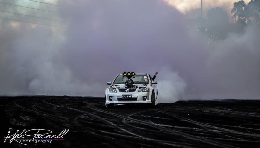 Simmons_Wheels's tweet photo. #repost
@kill.ve
Some more pics from good fryday burnouts! Thanks to @kyle_parnell_photography
#KILLAVE #killacars #wrhrse #warhorsemotorsports #warspeed #ve #blownve #goodfrydayburnouts #simmonswheels #simmonsaustralia https://t.co/Fv3dTxrjl1