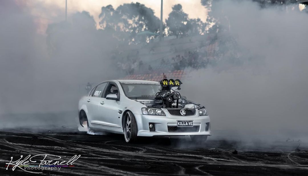 Simmons_Wheels's tweet photo. #repost
@kill.ve
Some more pics from good fryday burnouts! Thanks to @kyle_parnell_photography
#KILLAVE #killacars #wrhrse #warhorsemotorsports #warspeed #ve #blownve #goodfrydayburnouts #simmonswheels #simmonsaustralia https://t.co/Fv3dTxrjl1