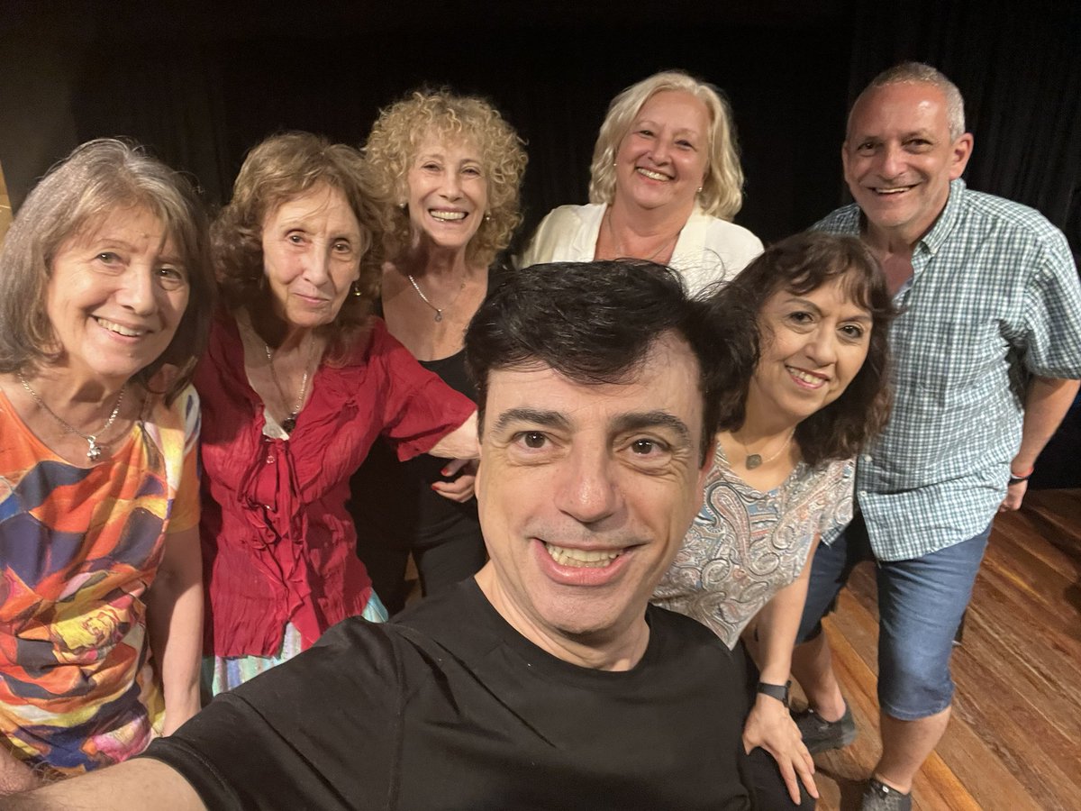 Clases de Teatro para adultos mayores en el <a href="/delpasillo/">teatro del pasillo</a> Colombres 35 Almagro Lunes de 15 a 17 Hs #Almagro