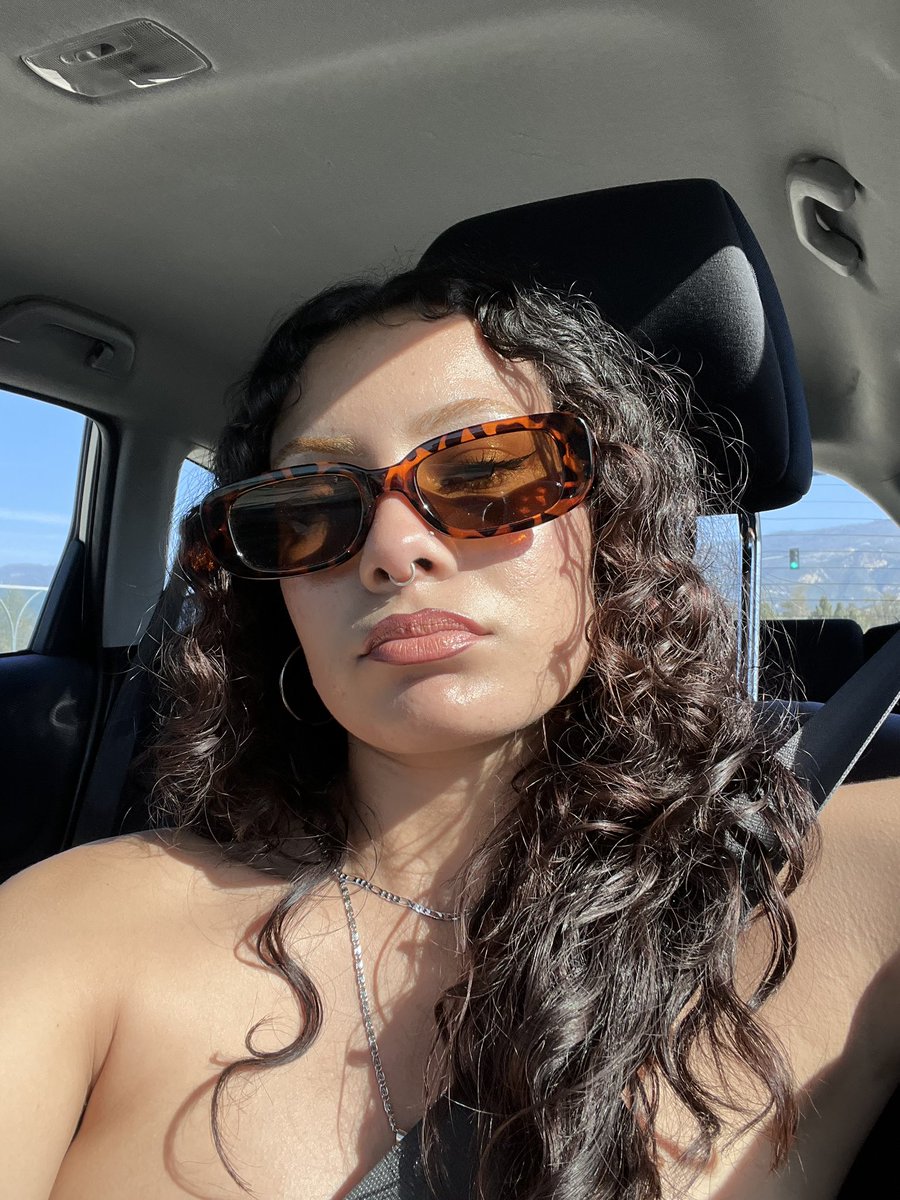 _applejjacks's tweet photo. i know life’s a bitch but she could least give me head 🌬️ https://t.co/RGvQBftB2s