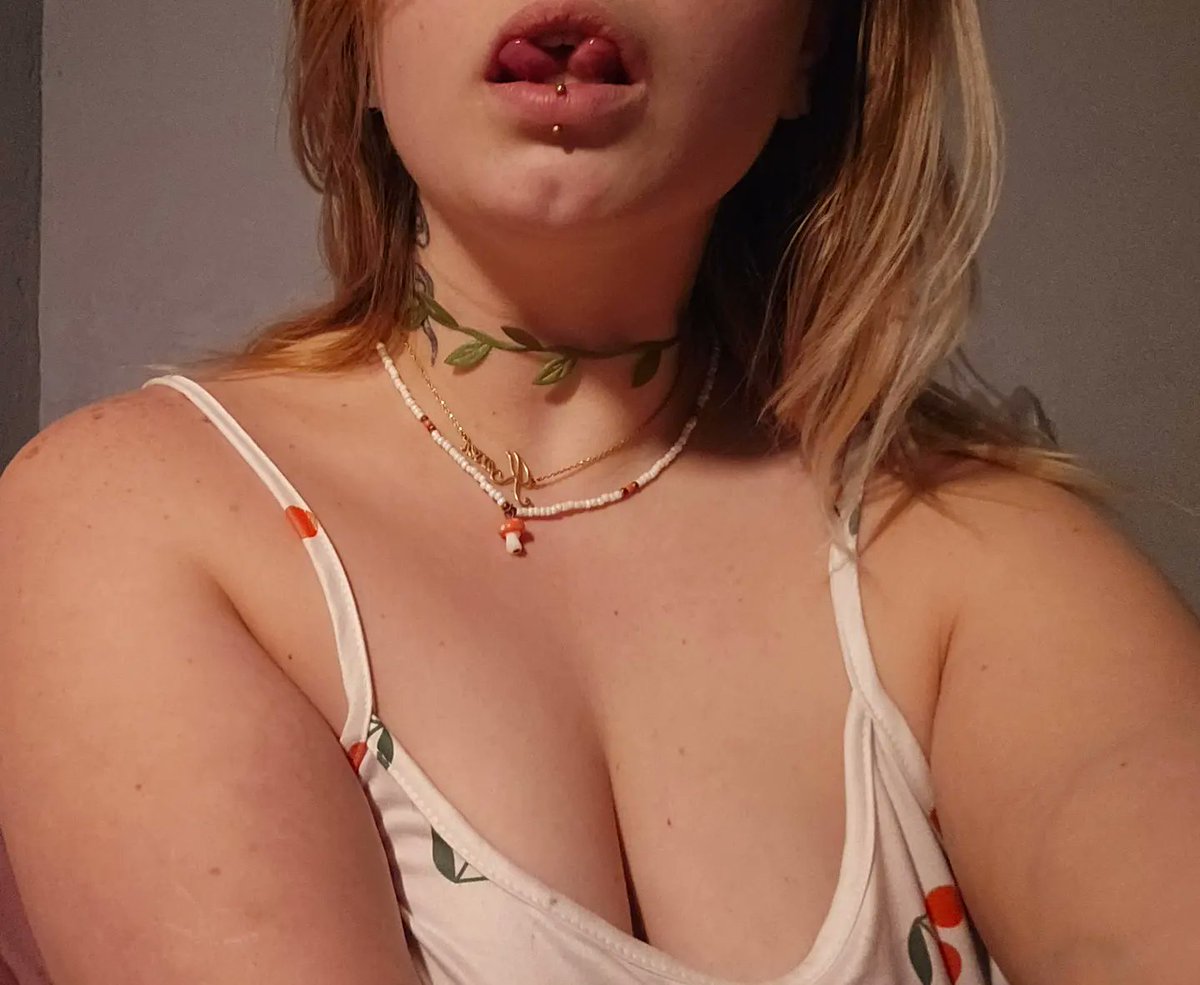 sea_celery_'s tweet photo. 🍒VULGAR🍒
(competition influencer
Paypig whalesub tattoos makeup fitness art summer love asmr 
onlyfans NewProfilePic contentcreator fansly beauty findom 
buyingcontent sellingcontent tesla rich nsfw nsfwtwt marketing promotion sugardaddy) https://t.co/3jXi6yeRip