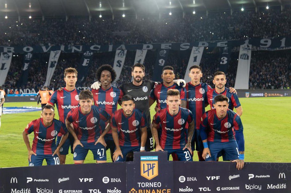 RomanKotler's tweet photo. Ni con un arbitraje totalmente escandaloso y en contra de San Lorenzo pudieron bajar a este equipo. 

Te mandaron un jugador al hospital y no marcaron ni falta, fueron todas las divididas para Talleres y cobraron un penal totalmente insólito. 

Papelon. https://t.co/DmHJfMOeps