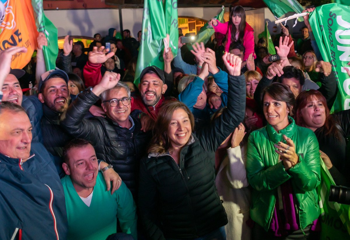 ArabelaCarreras's tweet image. Felicitaciones Alberto @Weretilneck  y @pedropesatti  por este triunfo que ratifica el proyecto que iniciamos Juntos en 2014.💚

Sigamos trabajando por nuestra provincia y por los desafíos que quedan por delante. 💪💚