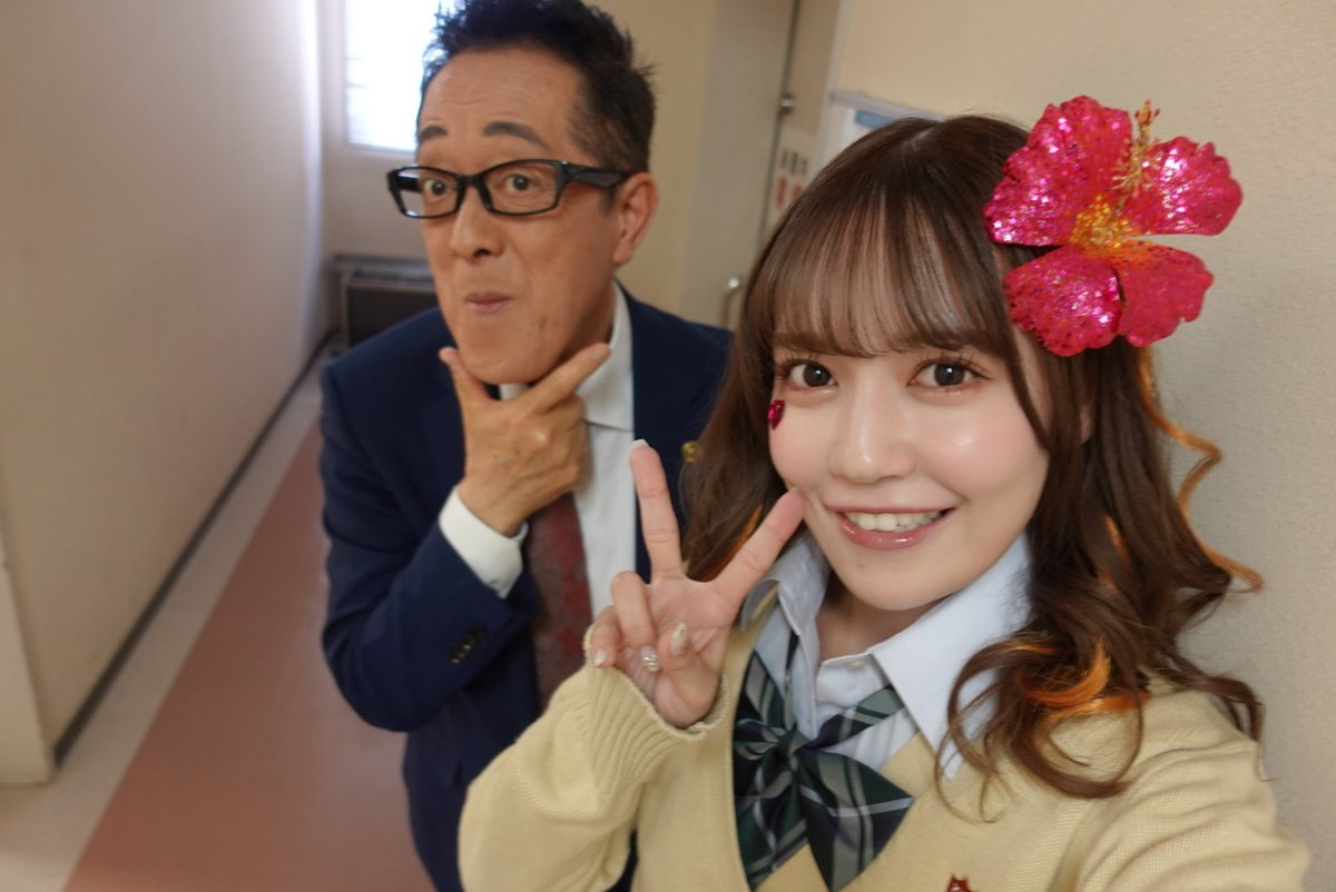 agosunsunsun's tweet photo. 舞台仁義なきギャル組長　無事に終了致しました！ギャル組長　金龍組　金崎龍子役の＝LOVE諸橋紗夏さんとのツーショットなのです。頑張りました！お疲れ様でした。スタッフ　キャストの皆様ありがとうございました😊！あご勇 https://t.co/DoX0pn8ObG
