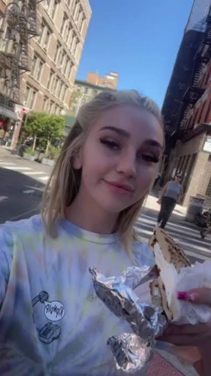 VictoriaConroy3's tweet photo. Hungry 😋 me https://t.co/jAZDiFgzCp