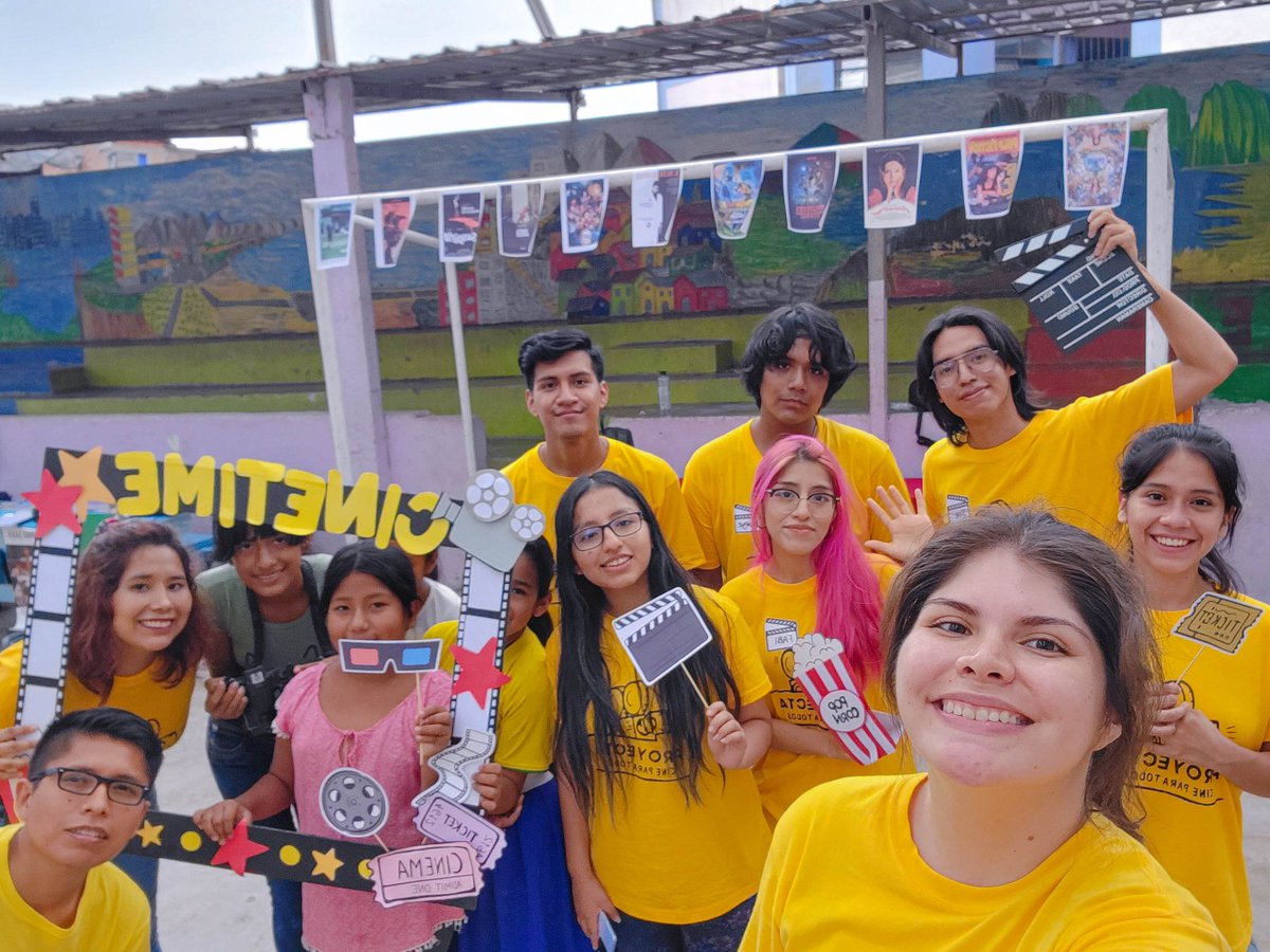 cine_proyecta's tweet photo. 🗣️ Inicio de clases en Sjm ✨💛

Luego de varios meses tus profes favoritos regresaron para seguir empoderando con arte y cultura la infancia con más historias y nuevos programas para nuestros niños, niñas y adolescentes. 

#colectivoproyecta #ProfesProyecta  #Voluntariado https://t.co/sKQBuw1z34