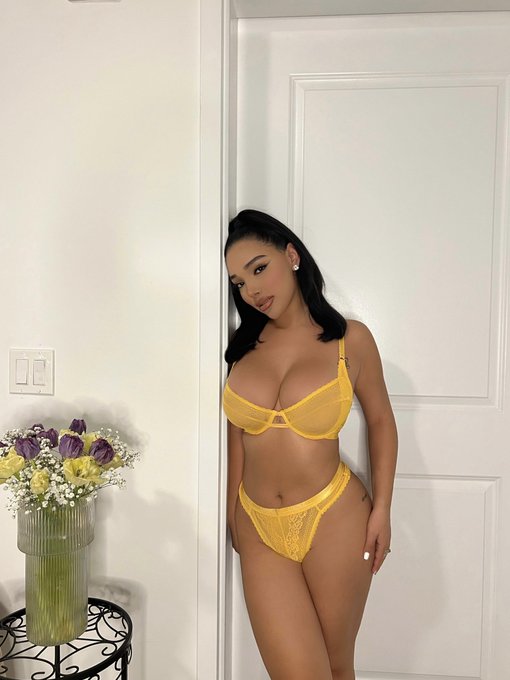 Your sunshine 💛 https://t.co/XB6MJsK1nW