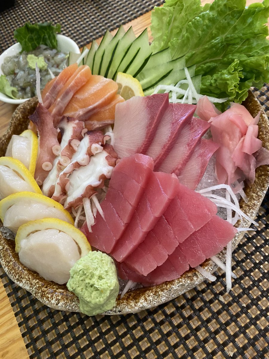 blackcherry_333's tweet photo. Japanese food always my kryptonite. Do you love Japanese cuisine? 
#japanesefood #sushi  #sashimi #salmon https://t.co/y3v8hvV8Cu