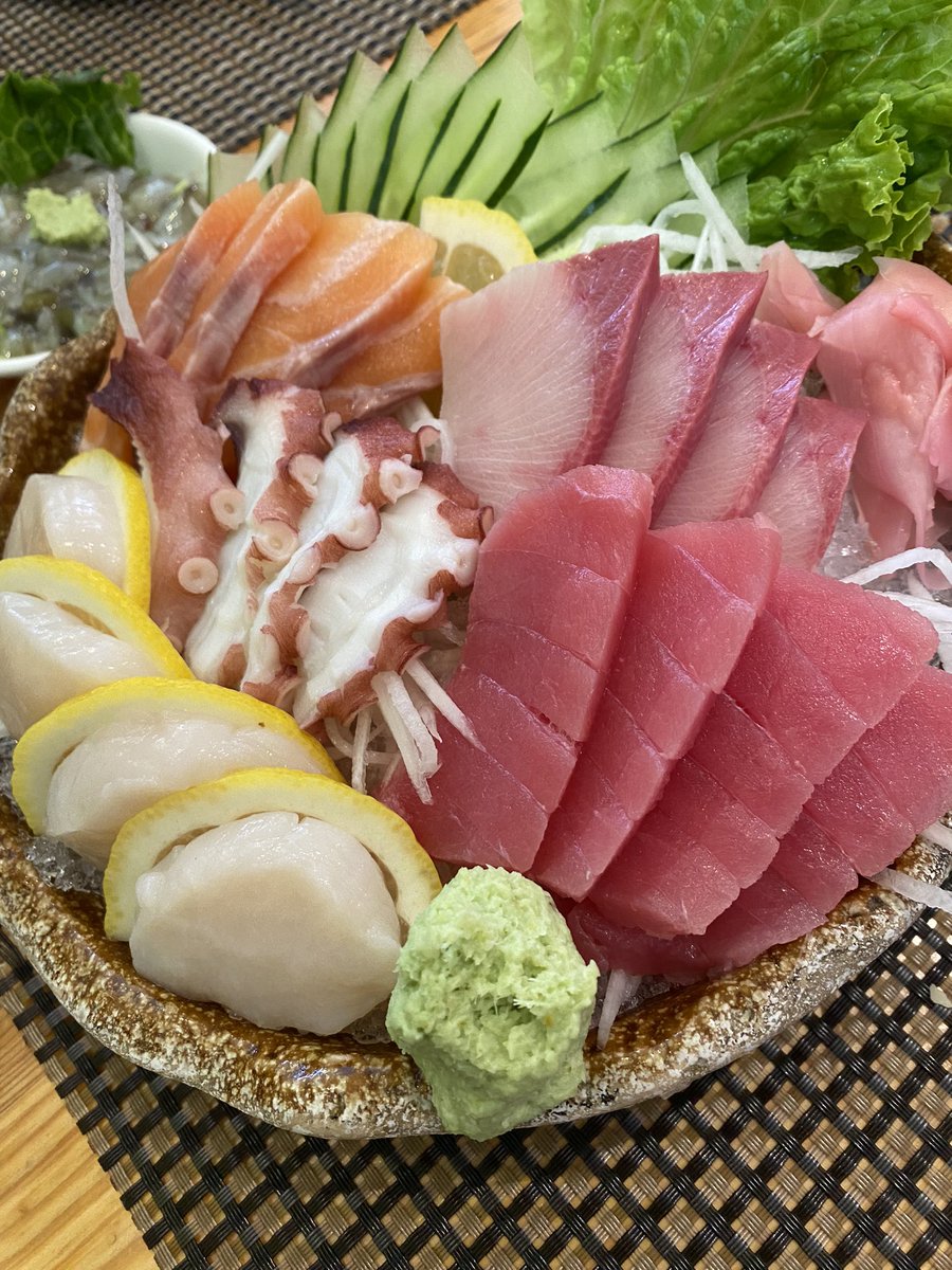 blackcherry_333's tweet photo. Japanese food always my kryptonite. Do you love Japanese cuisine? 
#japanesefood #sushi  #sashimi #salmon https://t.co/y3v8hvV8Cu