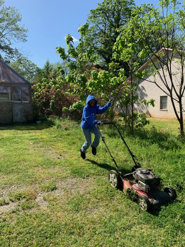 iamrodneysmith's tweet photo. Jayden of Little Rock,AR mowed the lawn at the Veterans Trail Garden . Lawn 36 for him . Great job taking care of our veterans https://t.co/qpngs9g44C