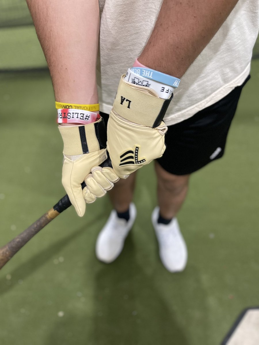 PrestageCayden's tweet photo. Great work in the cages tonight with @BrysonCWalters. Last week of regular season, preparing for playoffs. REPPING THOSE LA SE7EN’S!!! @L_Alexander_7 https://t.co/bP0zqgcaBh