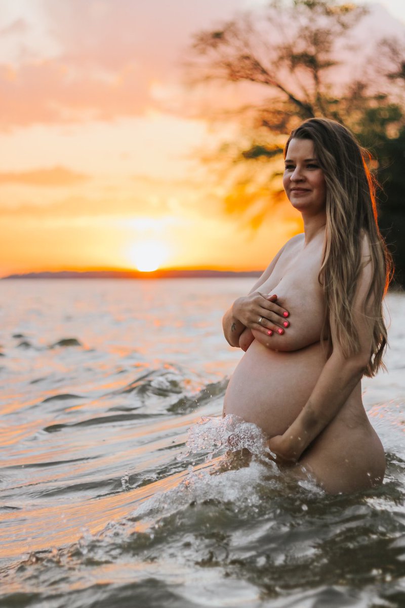 Kasha_RaeLyn's tweet photo. Can we all just take a minute to admire the beauty of growing 2 humans inside you🖤 my maternity pictures turned out better than I could have ever dreamed of😍
#coletwins #EvieLuRae #CashWesley https://t.co/UXjB1l1Bzv