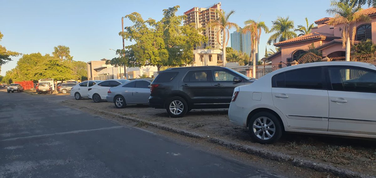 coloniapitic's tweet photo. Como cada año: pésima educación de los participantes y asistentes en la manifestación de la Expo Ganadera. Ojalá el próximo año @HermosilloGob cambie la ruta o haga valer la Ley. @Policia_HMO 🚫 https://t.co/Rcf1jd1RUo