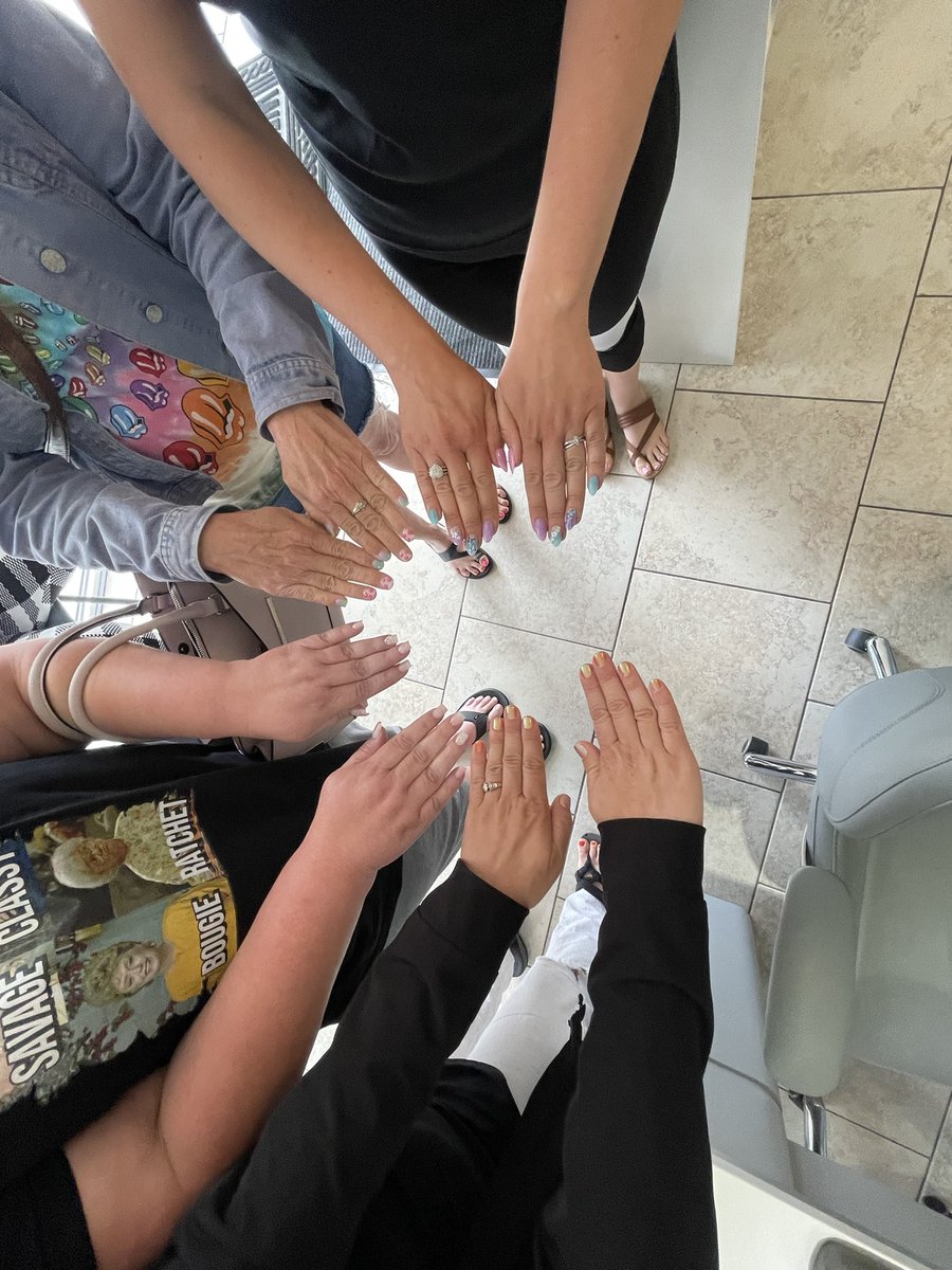 KateYouHandleIt's tweet photo. When your fiancé sends you and your besties for manicures and pedicures then for Mexican food, you know the marriage was meant to be forever 😍🥰 https://t.co/mOi8VlWqUG