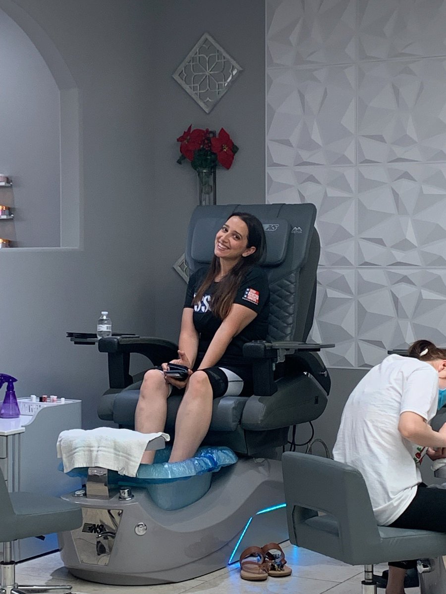 KateYouHandleIt's tweet photo. When your fiancé sends you and your besties for manicures and pedicures then for Mexican food, you know the marriage was meant to be forever 😍🥰 https://t.co/mOi8VlWqUG