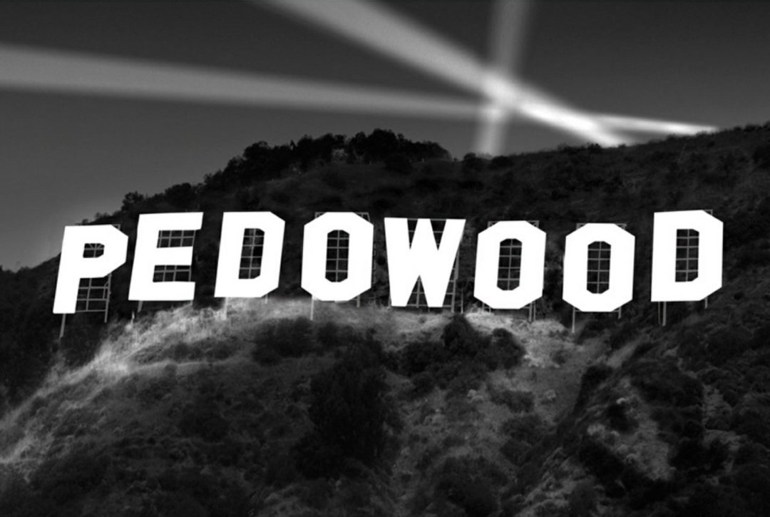 Prolotario1's tweet image. "If you put on the Hoffman lenses glasses from John Carpenter's hit 1988 movie "They Live" worn by Roddy Piper this will be the result below."