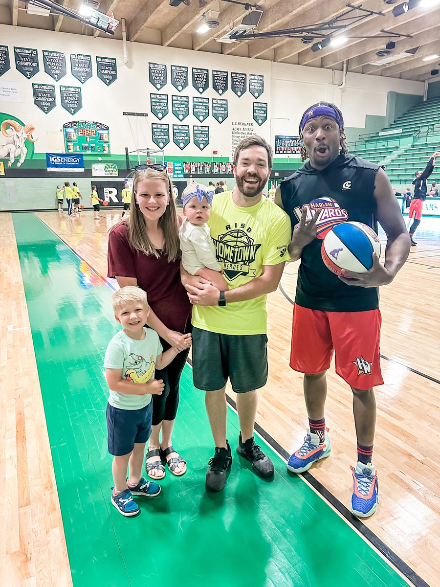 jasonbhenry76's tweet photo. Had a blast today playing against the Harlem Wizards today! What a once in a lifetime experience! #risdpta #risdbelieves #harlemWizards https://t.co/Wet7hwHwpZ