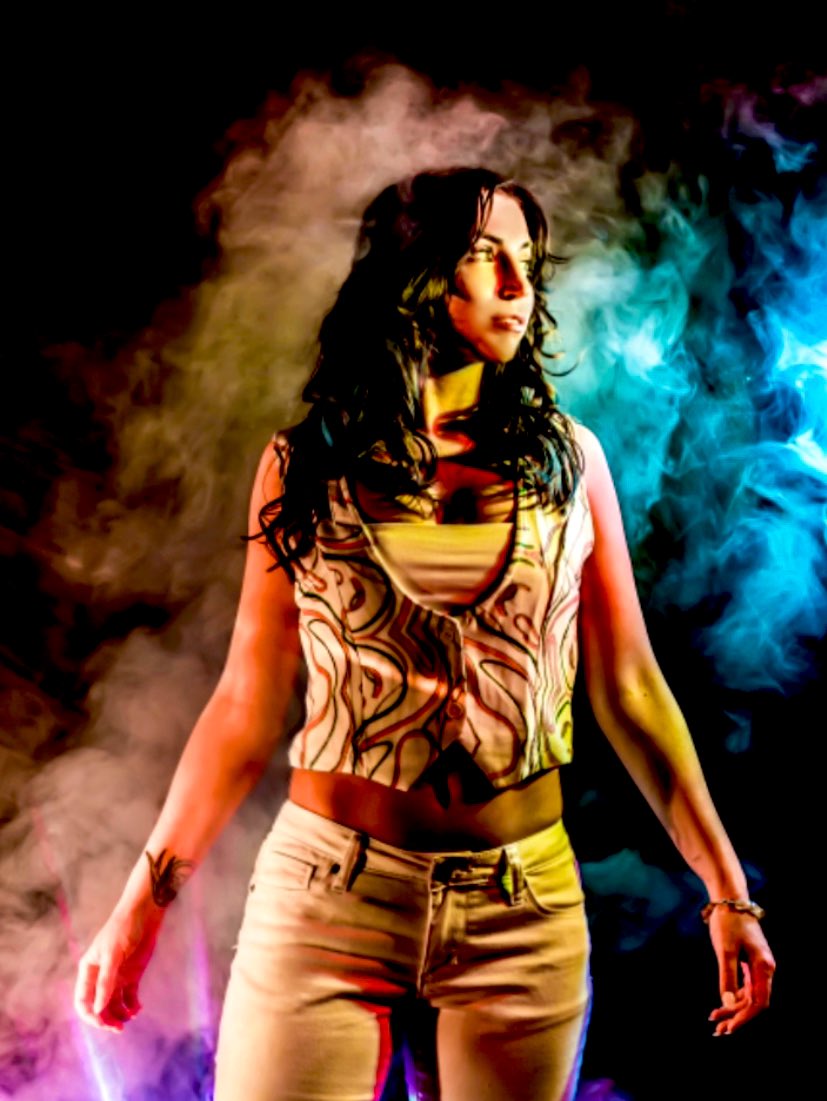 KelsiLovett's tweet photo. this photo is the closest to video game character I’ll ever come lol💨 
📸: PonyPics Photography 

#smoke #colorgels #nashville #photography #gamingvibes #model #photoshoot https://t.co/RTzQePxIh8