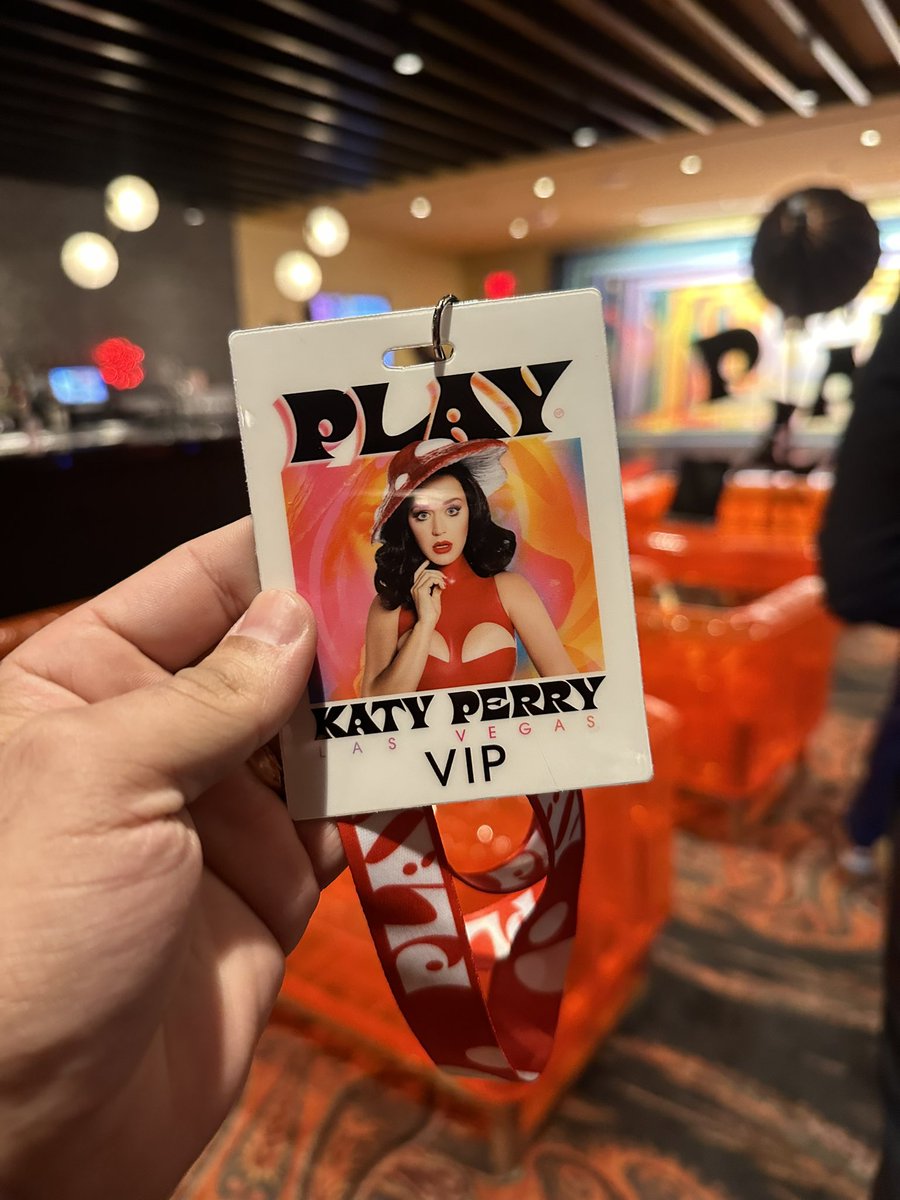 scampidell's tweet photo. Eu conheci a  @katyperry! AAAAAAA! 🤩 Teenage dream realizado com sucesso! 🥹 #KATYPERRYPLAY 🍄 https://t.co/nSgyM1a0JU