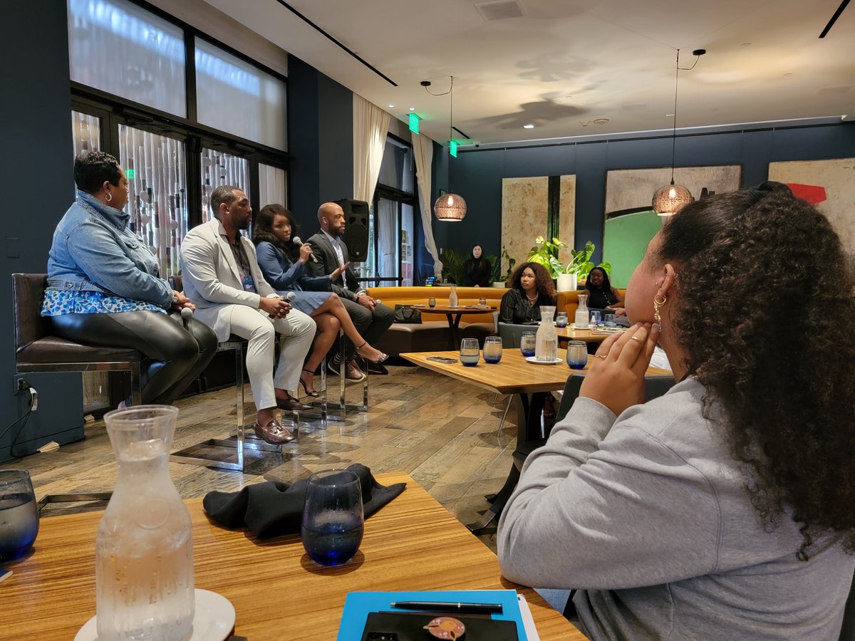 HTaylorSchlitz's tweet photo. Listening to @StefBrownJames @D_Whitehead87 @JasmineForUS & @TheOtherMandela at the @CollectivePAC #BlackLeadershipSummit this weekend. Powerful message from powerful leaders. #CollectivePAC https://t.co/8GlbdL6UI8