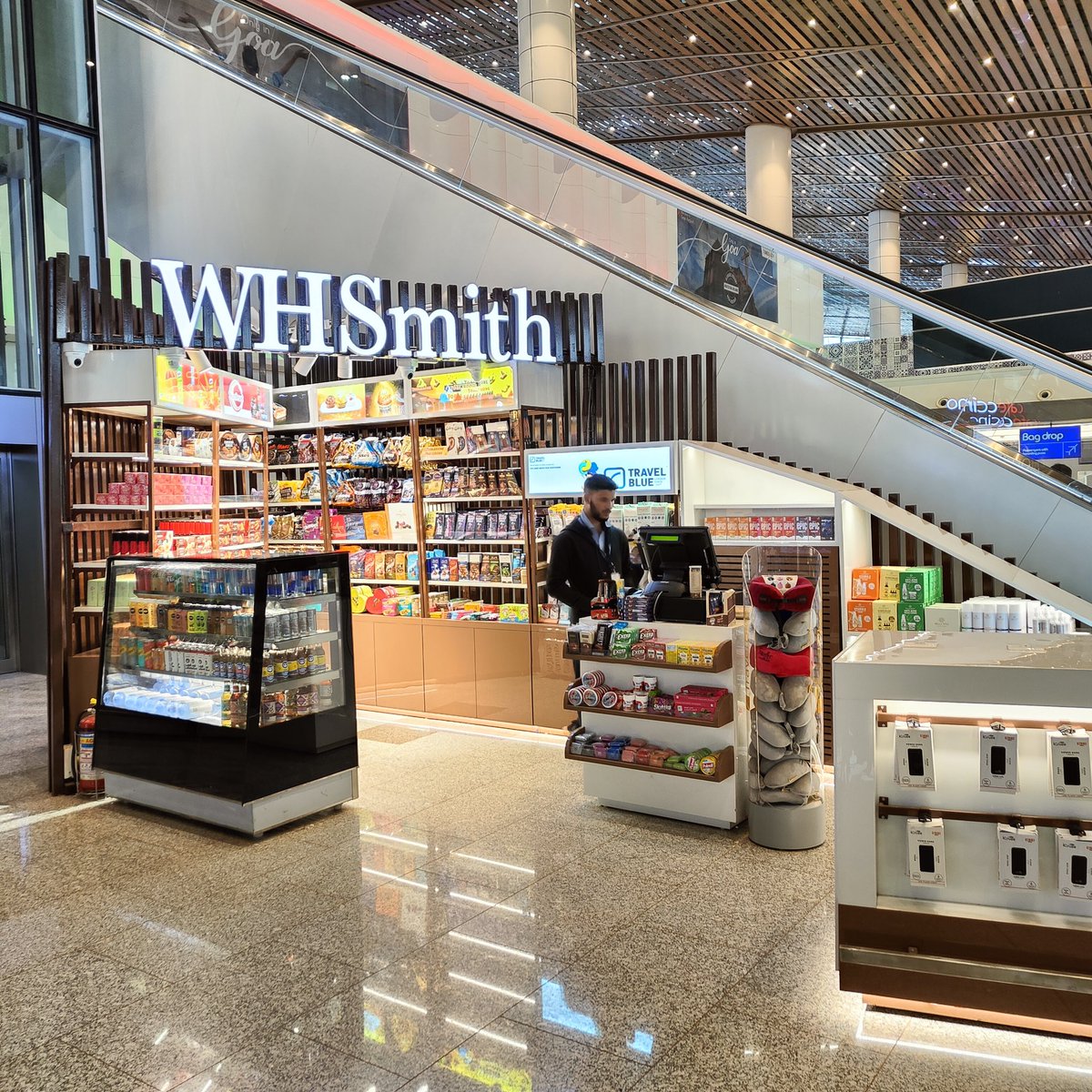 miagoaairport's tweet photo. Traveling for business? Our airport retail stores offer a range of business and tech products to help you stay productive on-the-go.
#airportshopping #businesstravel #gox #goxlive #miagoaairport #manohatinternationalairport #feelgoa
#WHSmith @RelayIndia #gadgetstudio https://t.co/wFOWKEikLm