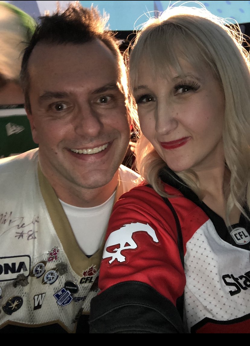 Jenngurl84's tweet photo. @oilfan_79 @DGTnTeacher @CFL @GoElks #friendsforlife @oilfan_79 @Tinabanshee @Tcoppens @Xpeggr @Safimod #howICFL https://t.co/KfrahkyU9A