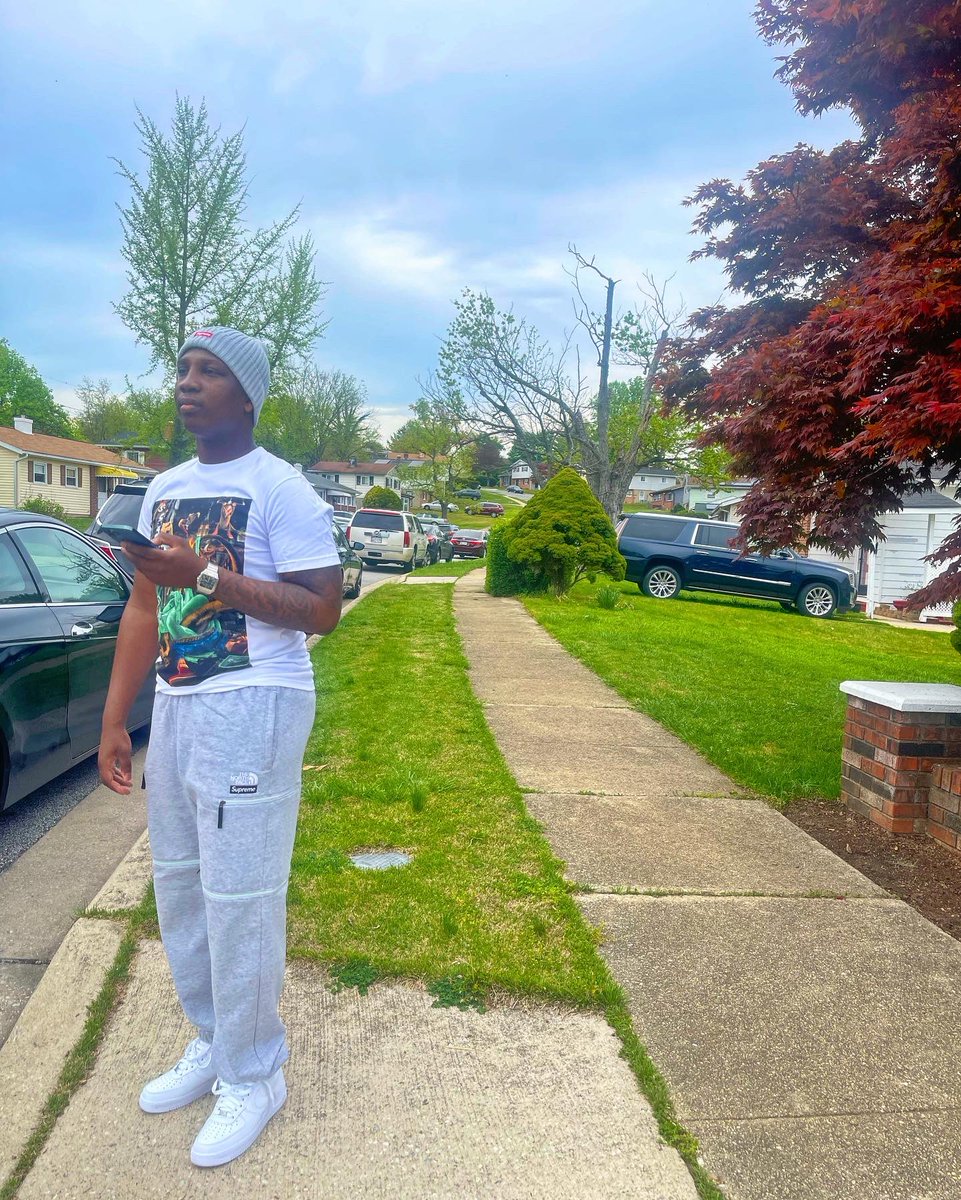 Only1Rob_'s tweet photo. I ain't even reach all my goals and I'm still shittin' on my peers
I ain't even see my potential, I'm still tryna face my fears
I don't wanna go and turn the clubs up, I just handle business
#LongLiveDev 👼🏾 #LongLiveOD👼🏾 https://t.co/vzfDu6wC8j