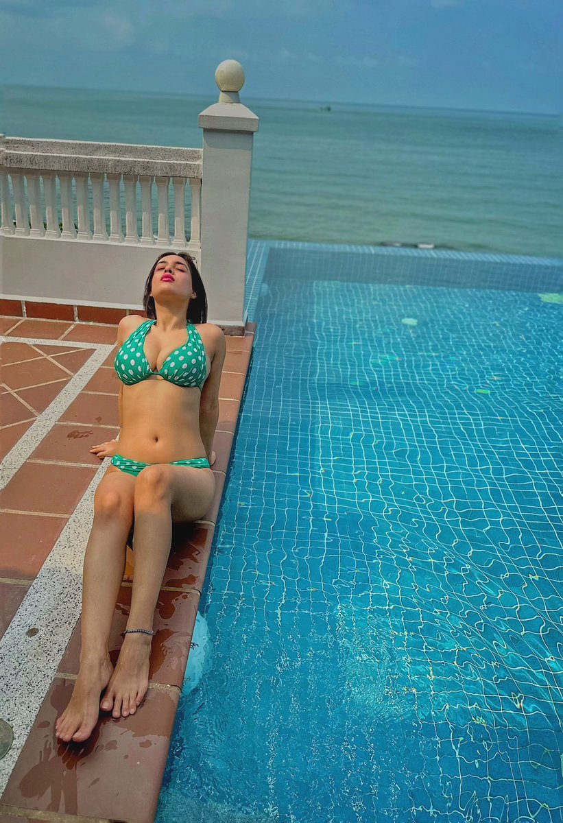 Live in the Sunshine, swim the sea 🌊, drink the wild air ..❤️❤️
:

#sealover #beachvibes #beautifulview #nehamalik #malaysia #traveldiaries #randomclicks #bikini #beachwear #beachphotography #seaside #seaview #luxurylifestyle