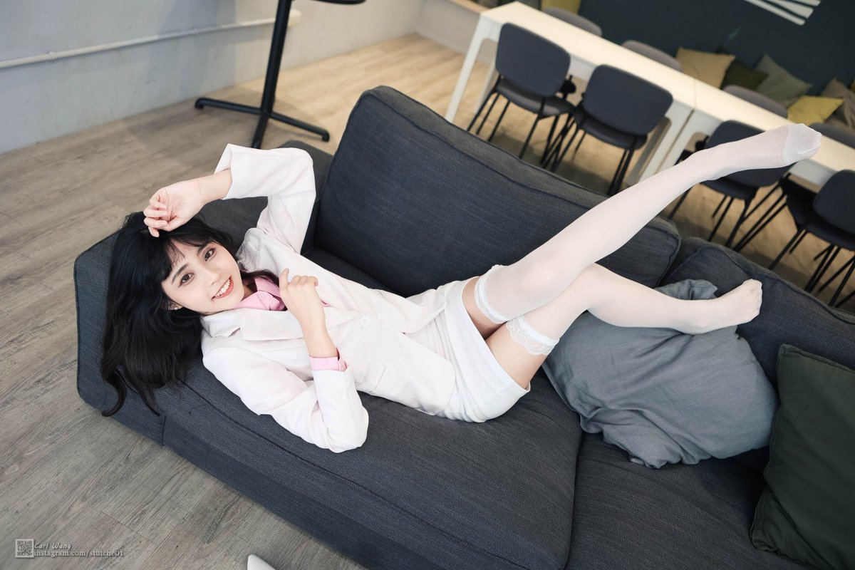 Carlwang0001's tweet photo. Lost on the road of life.
#嚕嚕 #白色死神 #OL #suitjacket #beautyleg #miniskirt #whitestyle #Carlwang #taiwanesegirl #photooftheday #gooddess #미녀다리 https://t.co/Wltxk8tORR