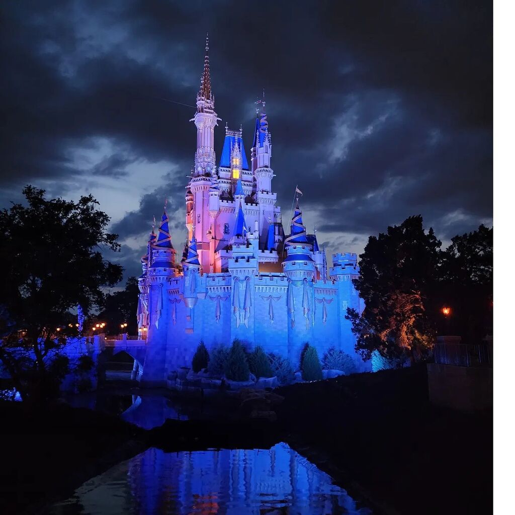 MAGICAL!!!
.
.
.
.
#breathtaking #disneylife #magickingdom #magichappens #princesscastle #magickingdompark #disneyworld #nofilter #nofilterneeded #fuckdesantis #makefloridagayagain #nightshot #disneygram #disney #disneymagickingdom #lifeisgood #lifeisbea… instagr.am/p/CrHuDQ5MMID/