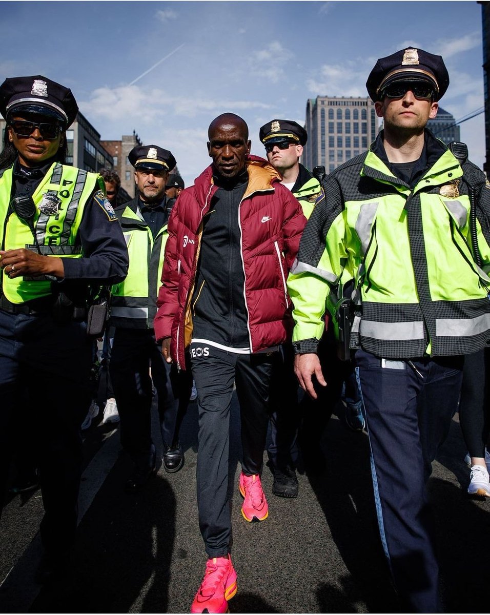 Williamsrotich's tweet photo. "A man's gift maketh room for him, and bringeth him before great men" Proverbs 18:16. 
Go for it @EliudKipchoge #Goat #Kingchoge #BostonMarathon https://t.co/oSUbbJysIv