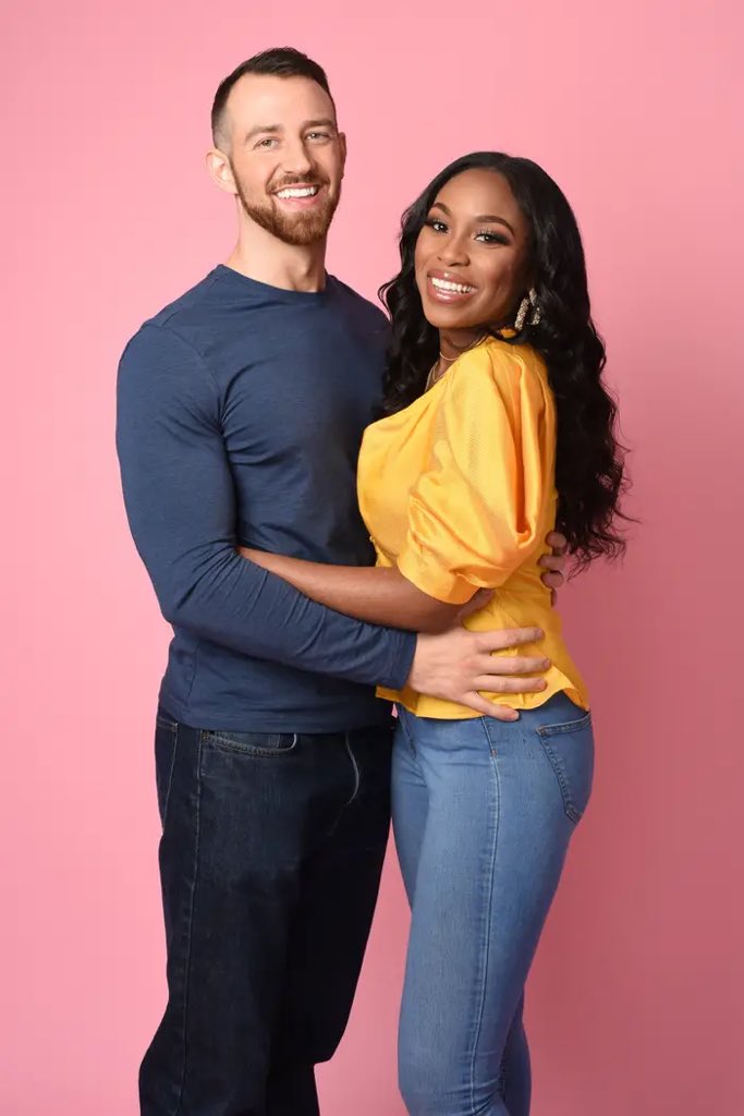 taylorjune_'s tweet image. I want Cameron and Lauren to host love is blind. Vanessa is annoying, insensitive, and bias. Nick is just irrelevant to me tbh 🤷‍♀️
#LoveIsBlindLIVE