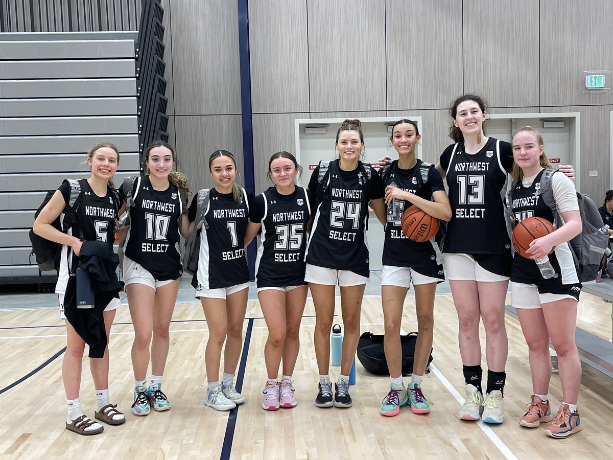 AveryrileyM's tweet photo. @NWSelect_UAA U17 battled in their first tournament at Best in the West and won all their games.  Great job ladies @dylanmogel @BarhoumSara @AveryPeterson01 @reagan_jamison @jazz_davidson6 @ava_heiden @_kyleighbrown  @ThompsonKeirra https://t.co/yBZkrET0jf