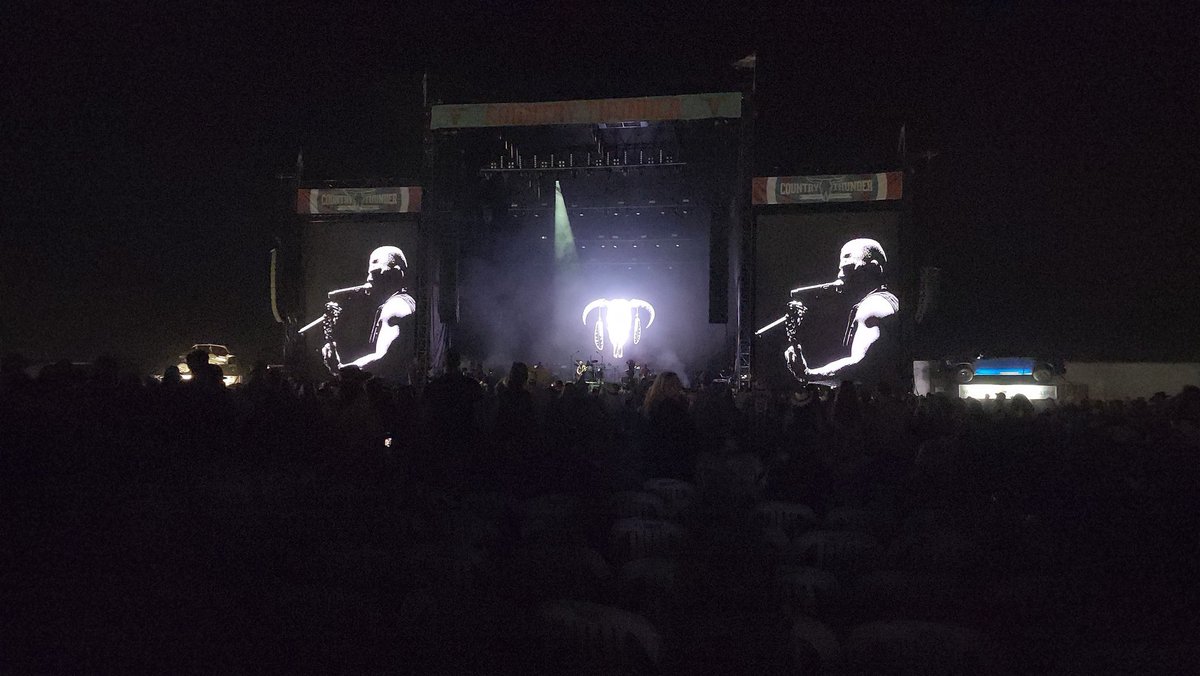 dabierwasgood's tweet photo. Always love seeing @DierksBentley, but holy shit did @KipMooreMusic put on one hell of a show here at @countrythunder! 🔥🔥🔥 #CountryThunder #ctaz23 #countrymusic https://t.co/Og938Pb0VO