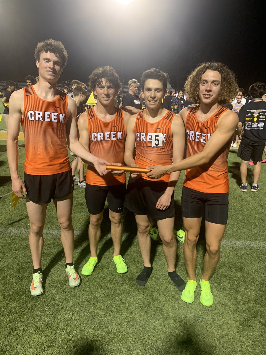 creekxc's tweet photo. CREEK T&amp;F 4x800 team @NateMassie3 @tyler_fecher Elijah C &amp; Jackson D take 🥈 Elk Relays. Their time of 8:05 rank them 7th in the state of Ohio. These 4 men also ran 4x1600 in 18:13  which is ranks 5th in Ohio! #FJD😊🧡🖤💚 https://t.co/hNdmcPNWQC