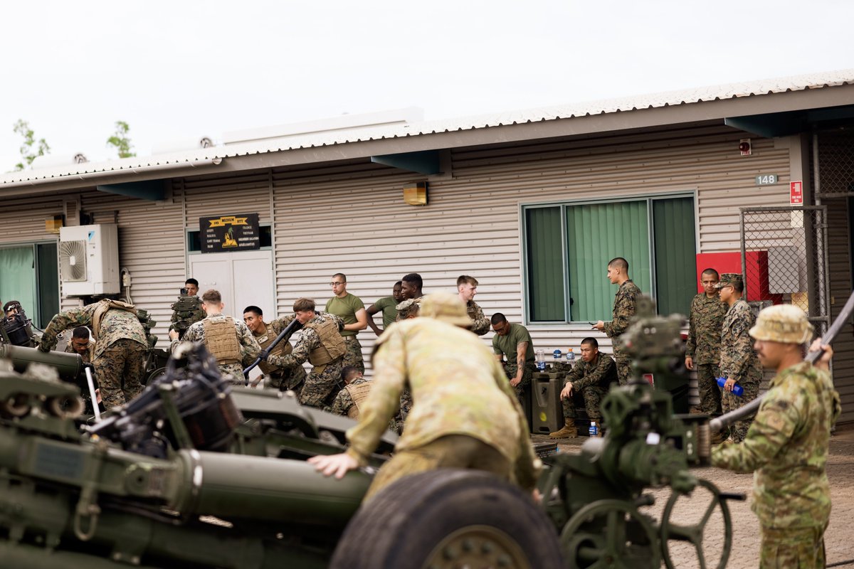 MRFDarwin's tweet photo. @MRFDarwin  and 1st Brigade - Australian Army  conduct dry fire drills on the 155mm howitzers in Darwin, NT. Through increased training and exercises, MRF-D and ADF are expanding our range of interoperability, strengthening the historic Alliance
#MRFD #YourADF #AlliesandPartners https://t.co/CUxdNaiWmh
