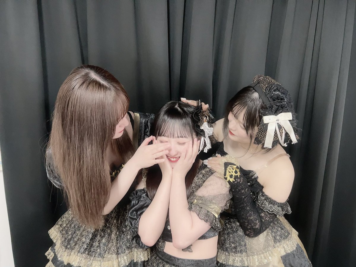 NEO_Zsakura's tweet photo. 学校はじまる前に1ツイート！

昨日は念願のREBIRTHさんと1部で
Kiss Me Baby をコラボしました💋♡

緊張して少し間違えちゃったけどそれ以上に楽しくて最後に素敵な思い出作れました

卒業公演のセレモニーにもわざわざ駆け付けてくれて、、こんな私と沢山仲良くしてくれてありがとうございました❕ https://t.co/VJO0Np7l2m