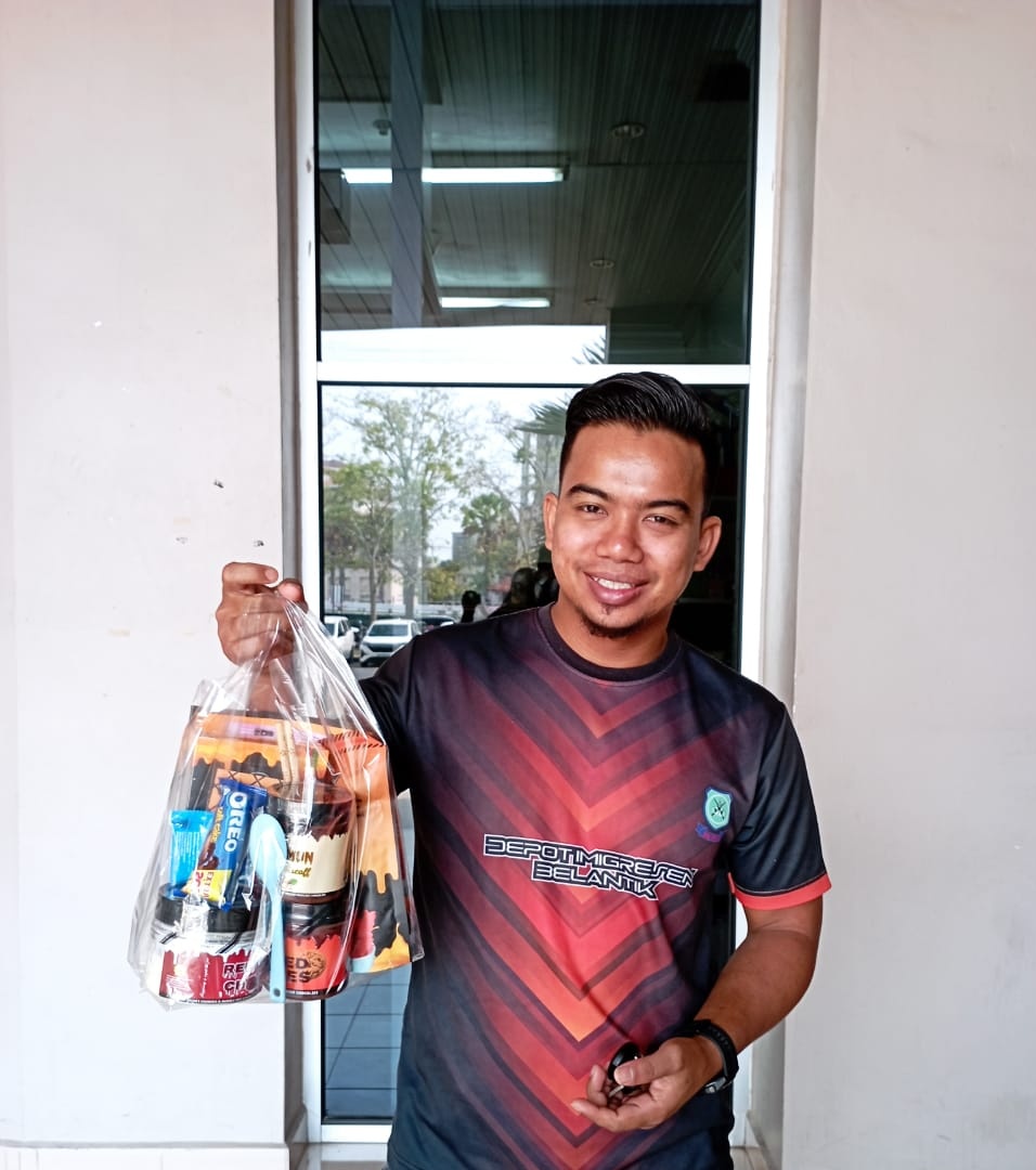 Cheq_Huda's tweet photo. Alhamdulillah tugasan pagini selesai..ππ€ Pesanan dari repeat customer kalini..π
Tapinya bini yang beli π€« laki tukang ambik jaa..π€
Apapun masyeh mai minang SET COMBO dengan sis yaa..βπΌπ Bolehlah ghaye bersama ERASYA nanti..π₯³
#sayajual #setcombo https://t.co/rGvXK1z59S