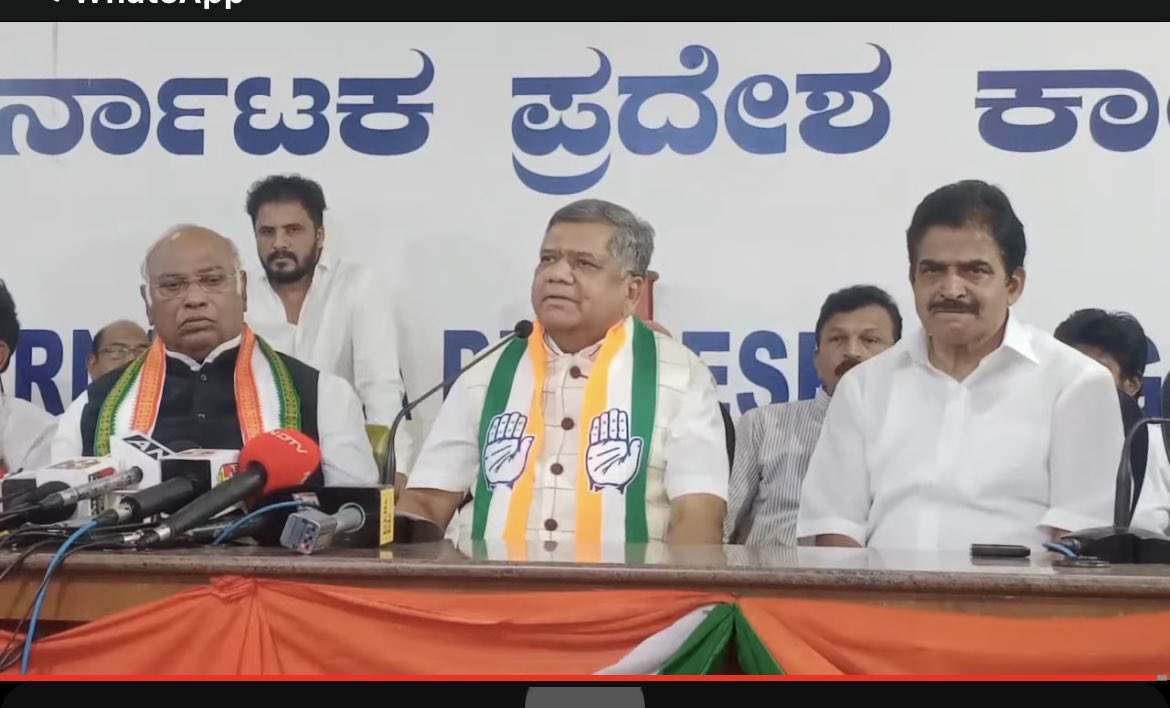 sandeepmTOI's tweet image. As @ShashiTharoor said, how can one accept the Opposite of what your ideology is…
But then everything is fair in politics these days…
Congress response to Anil Antony and AP CM Kiran Kumar Reddy, a hardcore BJPian jumps to the other side.
#ShettarQuitsBJP #defection