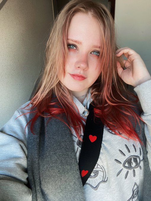 I love my new hair 🥰🥰 https://t.co/OgSYc50UTy<a href="/tag/newprofilepic"class="tags"><span>#newprofilepic</span></a>