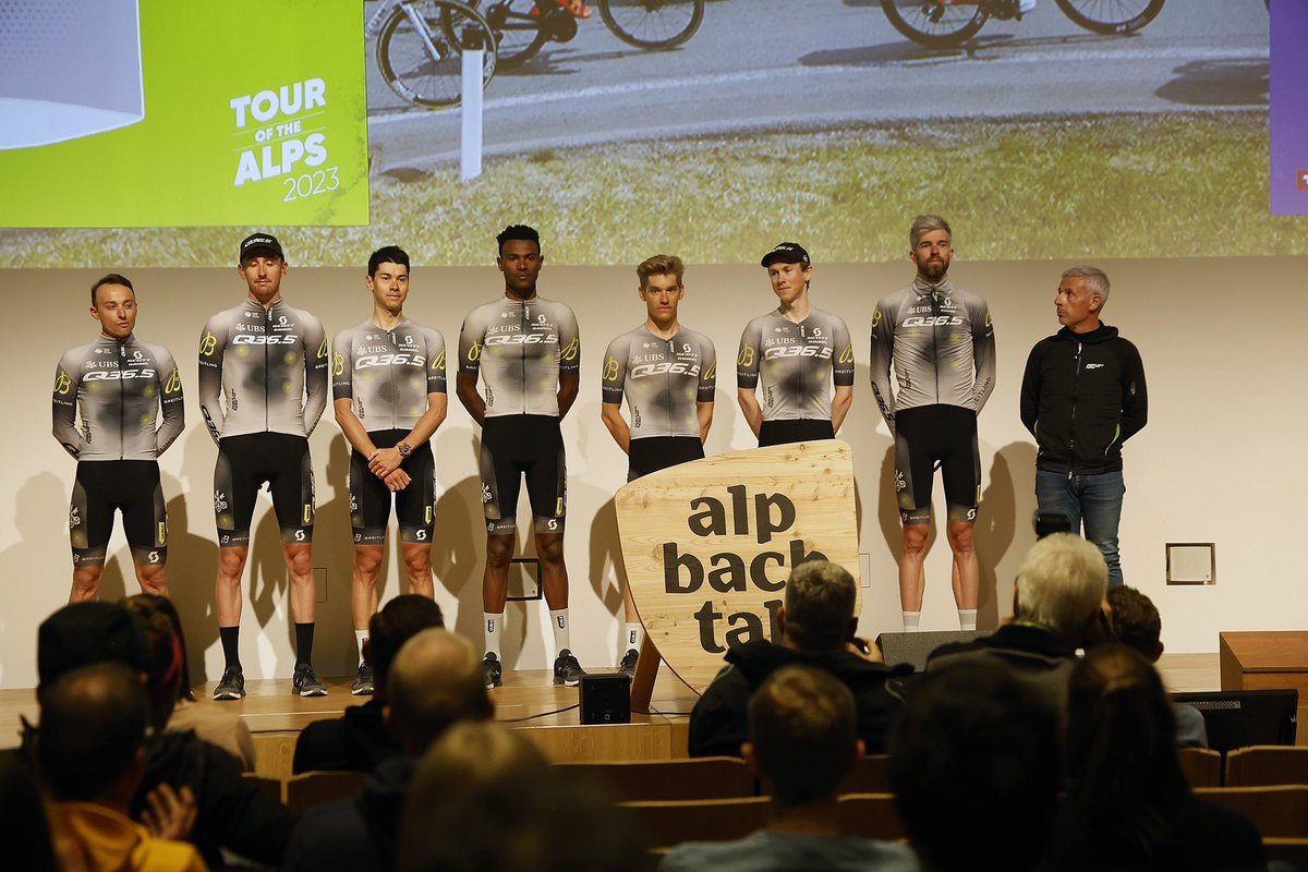 Pinarello Q36.5 Pro Cycling Team tweet media