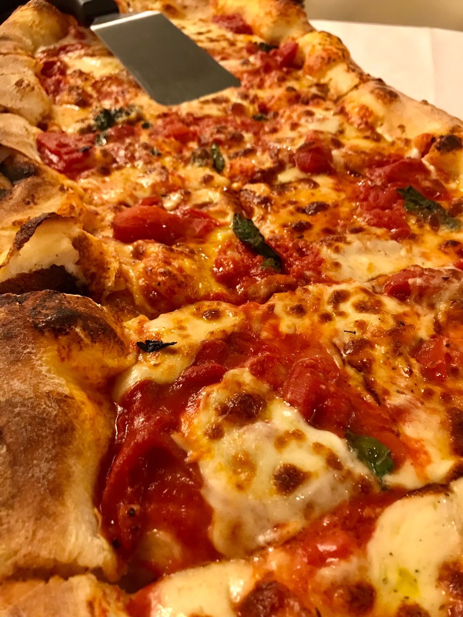 RECENSIONE N 29

Ristorante Lo Smeraldo a Pozza di Maranello
Forse la pizza più buona della mia vita.
LOCATION.    9
CIBO.              10
SERVIZIO.       9
CONTO.          9
#cucina #pizza #food #modena